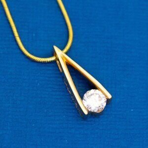 24 inch, Vintage Clear Gem Triangular Pendant Gold Tone Necklace - D41